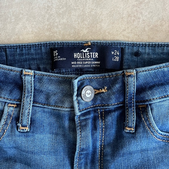 Hollister Skinny Jeans EUC - Picture 2 of 3